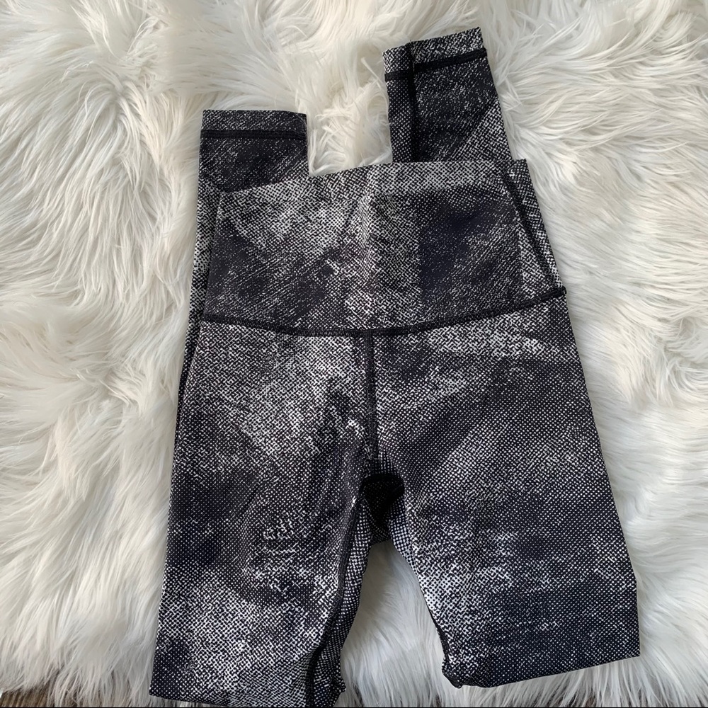 Lululemon Black White Patterned Leggings Size 4 - Picture 6 of 8